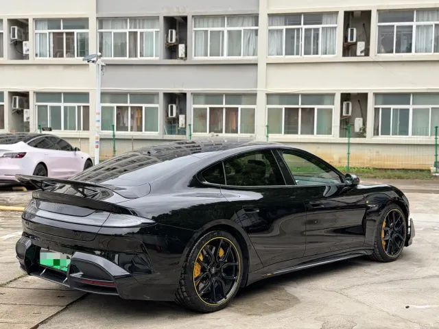 Xiaomi SU7 Ultra — Фото автомобиля 4