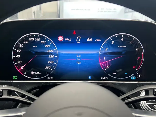 Mercedes-Benz E-Class — Фото автомобиля 11