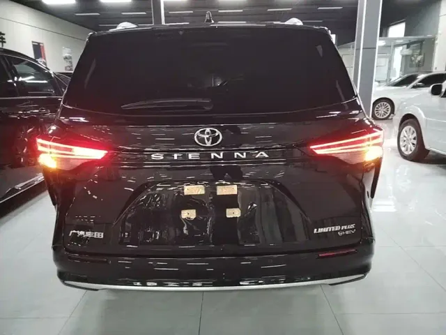 Toyota Sienna — Фото автомобиля 5