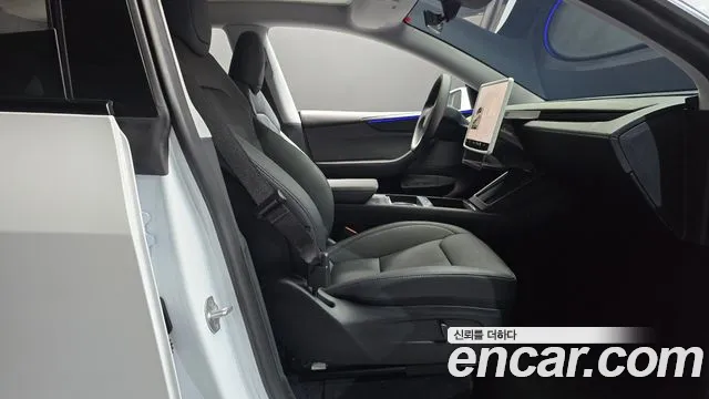 Tesla Model Y — Фото автомобиля 26