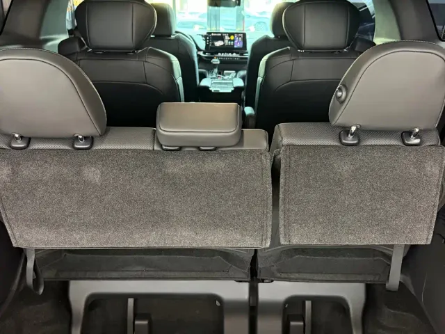 Toyota Sienna — Фото автомобиля 10