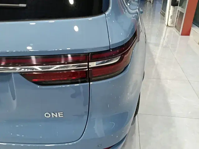 Li Auto ONE — Фото автомобиля 7