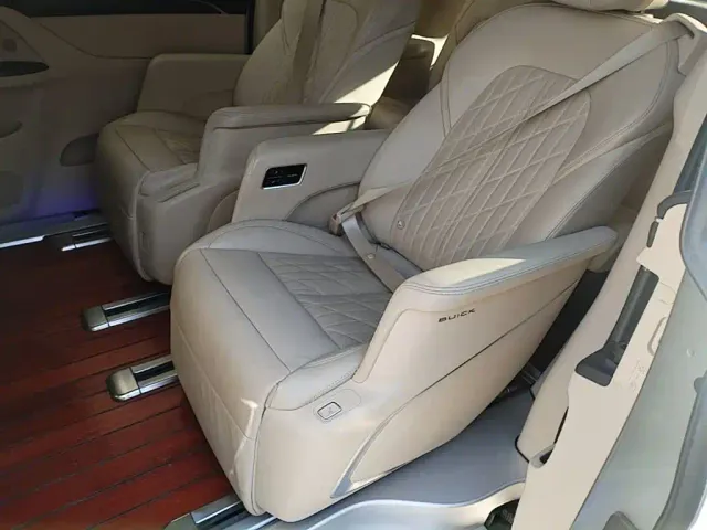 Buick GL8 — Фото автомобиля 16
