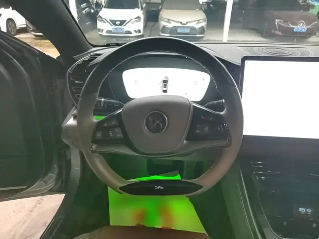 BYD Han — Фото автомобиля 10