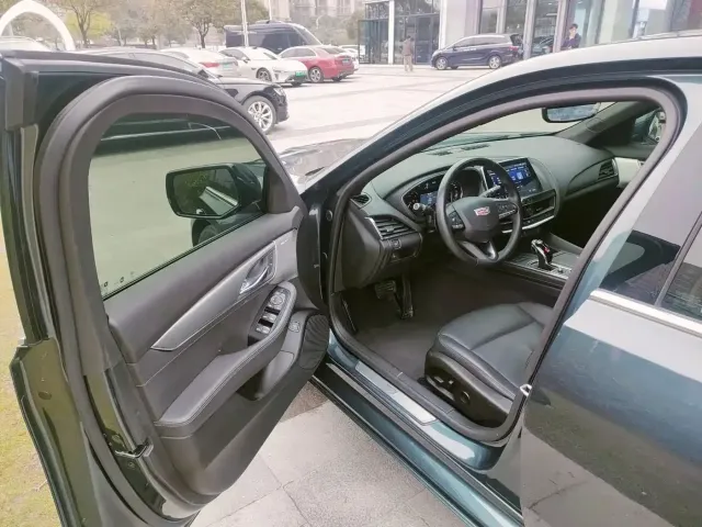 Cadillac CT5 — Фото автомобиля 9