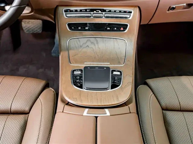 Mercedes-Benz E-Class — Фото автомобиля 12