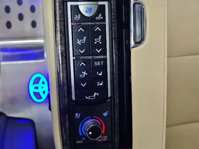 Toyota Sienna — Фото автомобиля 10