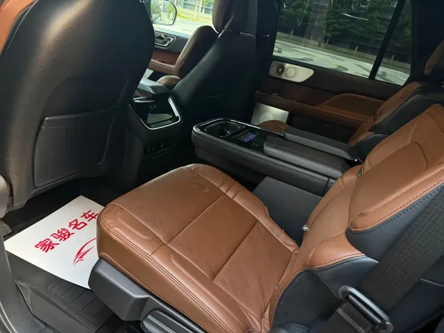 Lincoln Navigator — Фото автомобиля 6