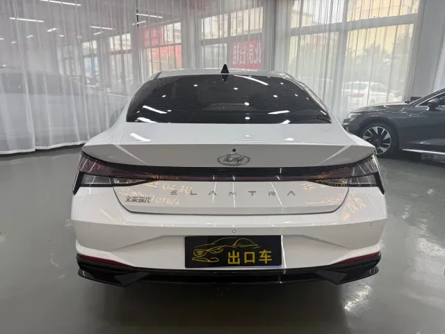 Hyundai Elantra — Фото автомобиля 16