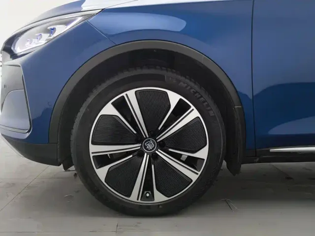 BYD Tang — Фото автомобиля 17