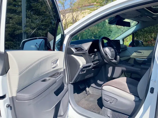 Toyota Sienna — Фото автомобиля 10