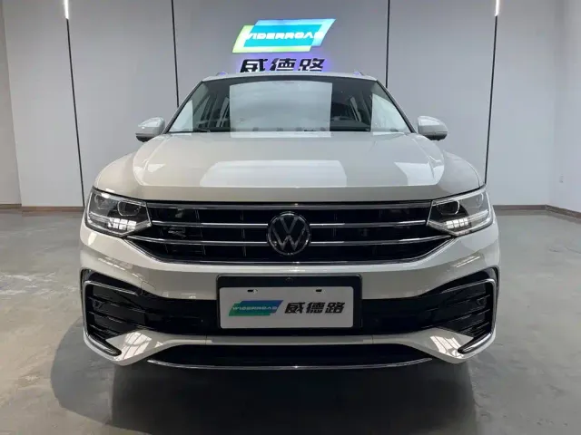 Volkswagen Tiguan L — Фото автомобиля 2