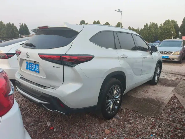 Toyota Highlander — Фото автомобиля 9
