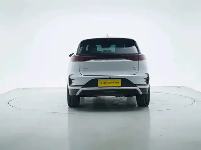 BYD Tang — Фото автомобиля 5