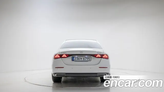 Mercedes-Benz E-Class — Фото автомобиля 4
