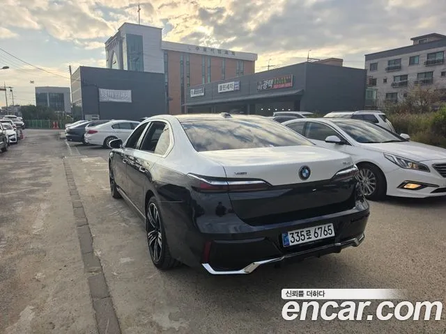BMW 7 Series G70 — Фото автомобиля 4
