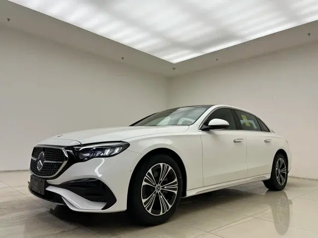 Фотография автомобиля — Mercedes-Benz E-Class