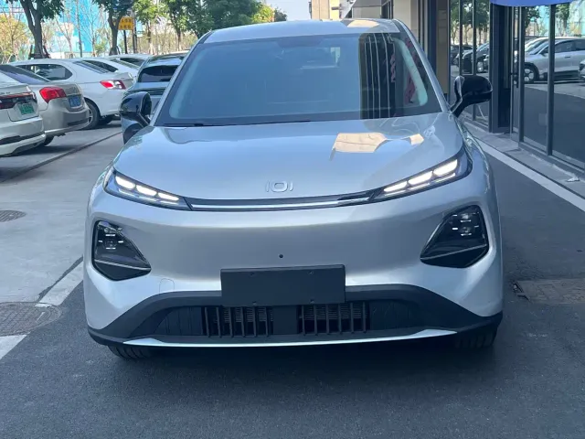 Changan Qiyuan Q05 — Фото автомобиля 2
