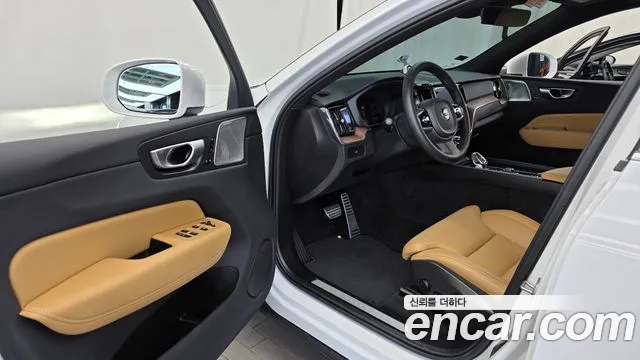 Volvo XC60 Generation 2 — Фото автомобиля 10