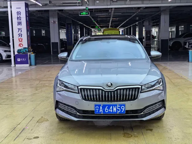 Skoda Superb — Фото автомобиля 2