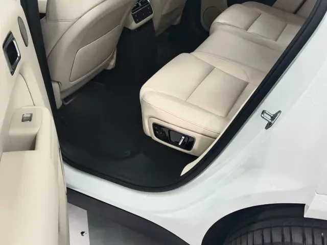 Li Auto L7 — Фото автомобиля 10