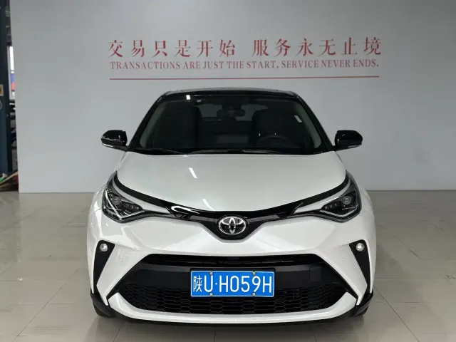 Toyota C-HR — Фото автомобиля 2