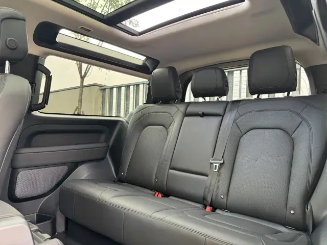 Land Rover Defender — Фото автомобиля 7