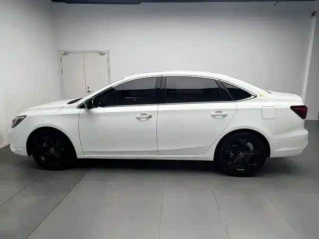 Roewe i6 MAX — Фото автомобиля 8