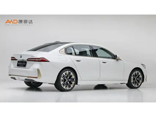 BMW 5 Series — Фото автомобиля 3