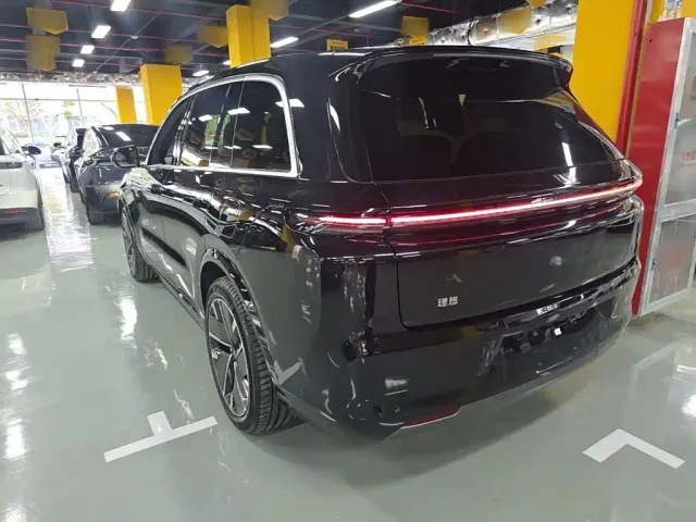 Li Auto L8 — Фото автомобиля 4