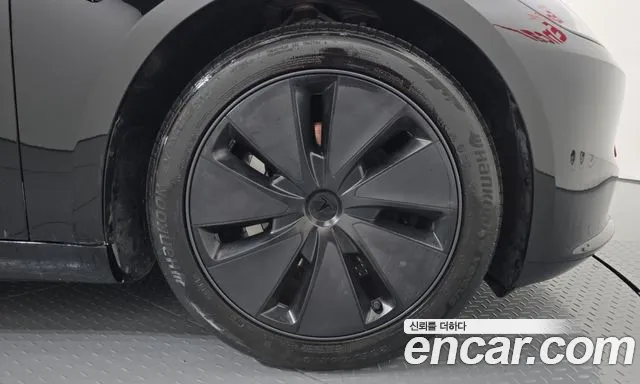 Tesla Model 3 — Фото автомобиля 6