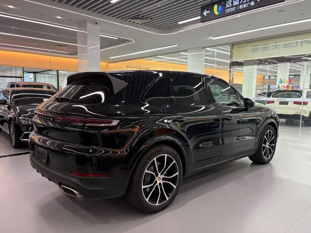 Porsche Cayenne — Фото автомобиля 9