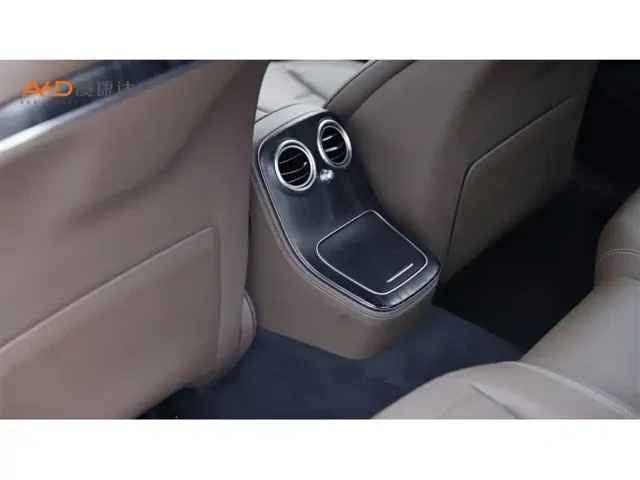 Mercedes-Benz E-Class — Фото автомобиля 9