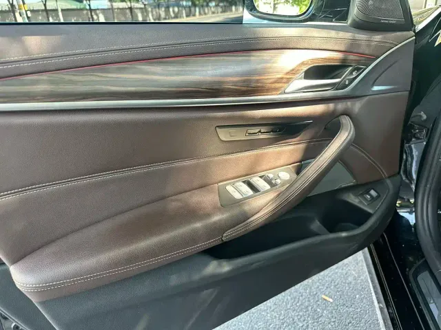BMW 5 Series — Фото автомобиля 3