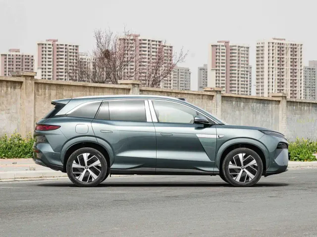 BYD Tang L — Фото автомобиля 4