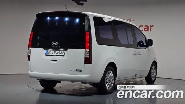 Hyundai Staria Staria Карго 5 мест — Фото автомобиля 2