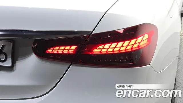 Mercedes-Benz E-Class — Фото автомобиля 23