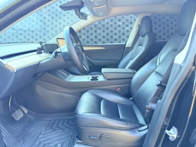 Tesla Model Y — Фото автомобиля 8