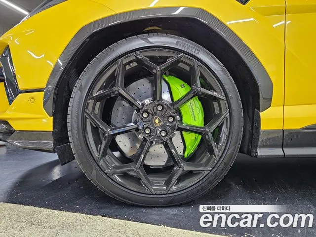 Lamborghini Urus — Фото автомобиля 6