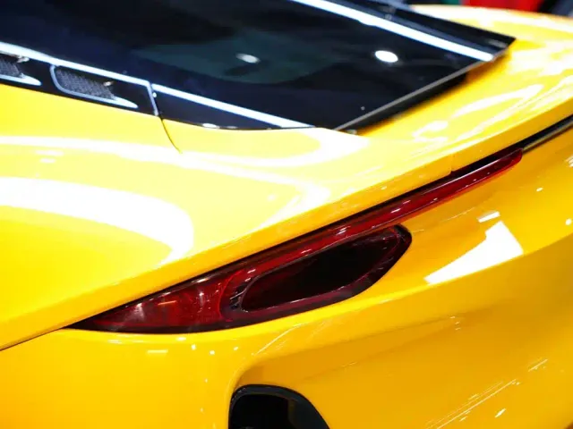 Lotus Emira — Фото автомобиля 13