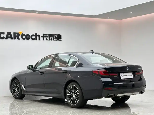 BMW 5 Series — Фото автомобиля 3