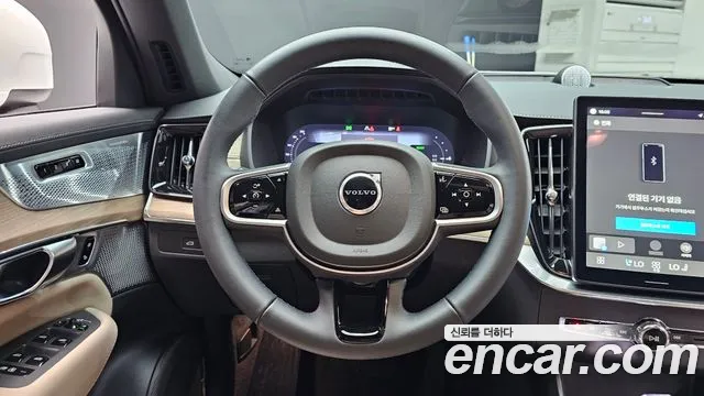 Volvo XC90 — Фото автомобиля 13