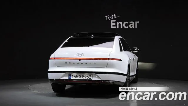 Hyundai Grandeur Grandeur (GN7) 2.5 Бензин 2WD — Фото автомобиля 3