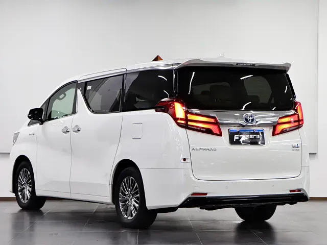 Toyota Alphard — Фото автомобиля 4
