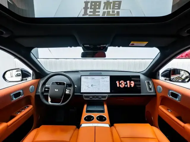 Li Auto L8 — Фото автомобиля 16
