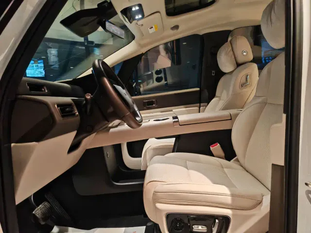 Li Auto MEGA — Фото автомобиля 11
