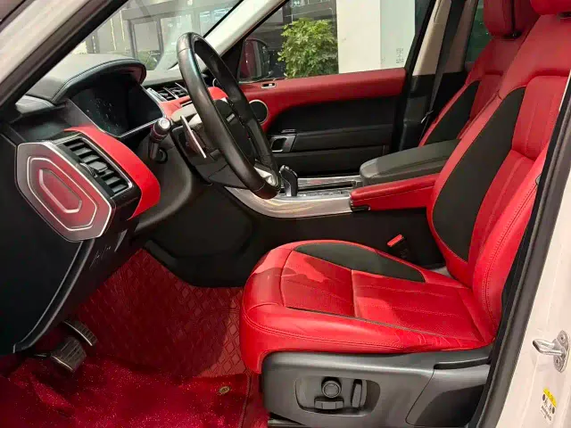 Land Rover Range Rover Sport — Фото автомобиля 6