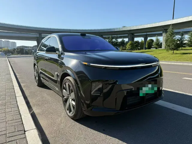 Li Auto L8 — Фото автомобиля 2