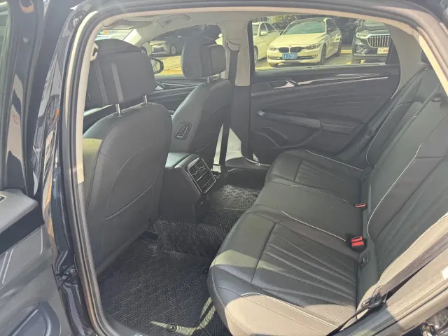 Volkswagen Passat — Фото автомобиля 7