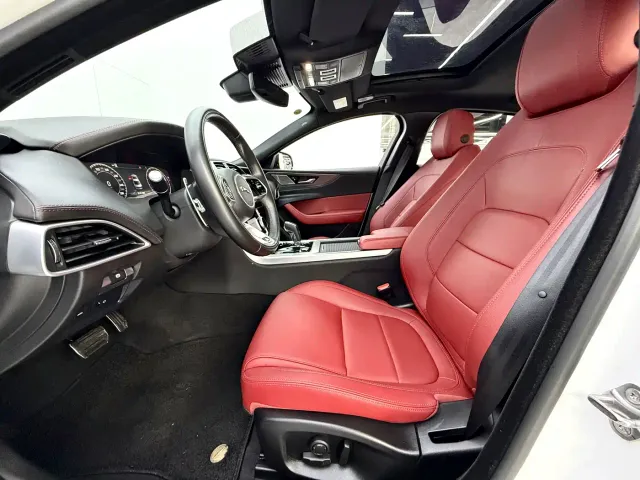 Jaguar XEL — Фото автомобиля 4